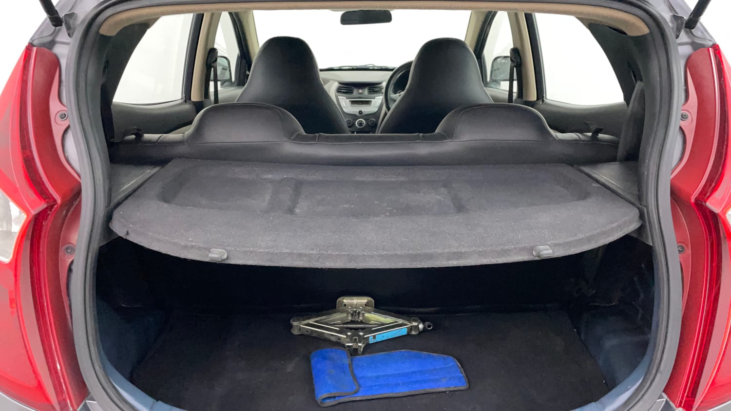 Used 2016 Hyundai Eon Magna + Petrol Manual interior DICKY INSIDE VIEW