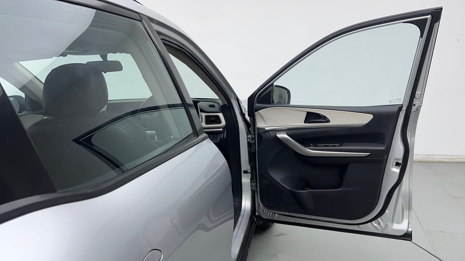 Used 2022 Mahindra XUV700 AX 3 Petrol AT 5 STR Petrol Automatic interior RIGHT FRONT DOOR OPEN VIEW