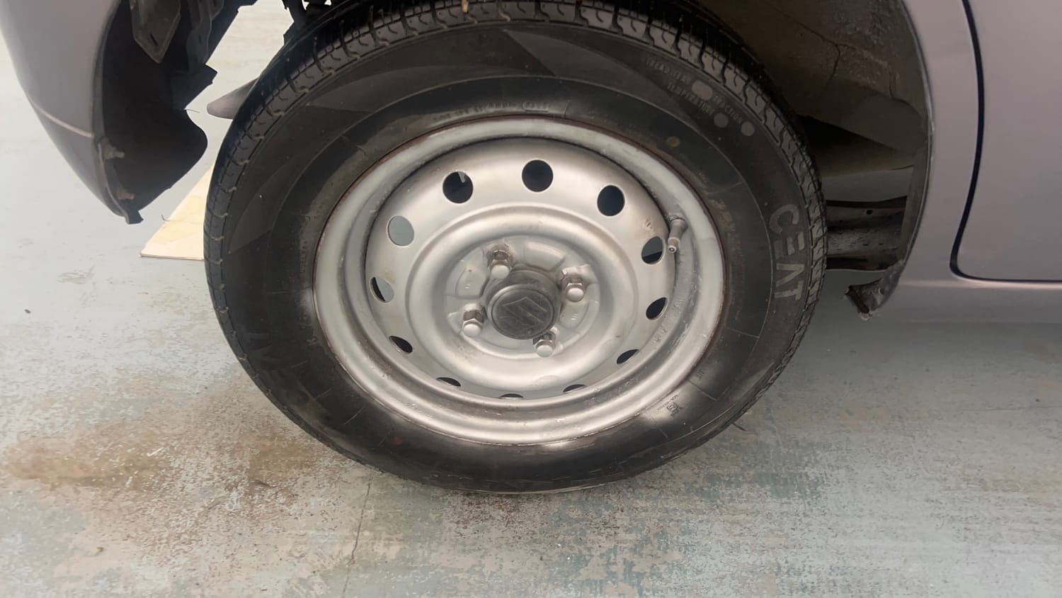 Used 2015 Maruti Suzuki Wagon R LXI Petrol Manual tyres RIGHT REAR TYRE RIM VIEW