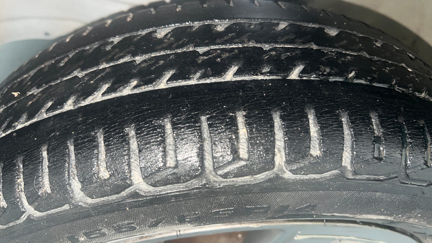 Used 2017 Maruti Suzuki Wagon R VXI+ AMT Petrol Automatic tyres LEFT FRONT TYRE TREAD VIEW