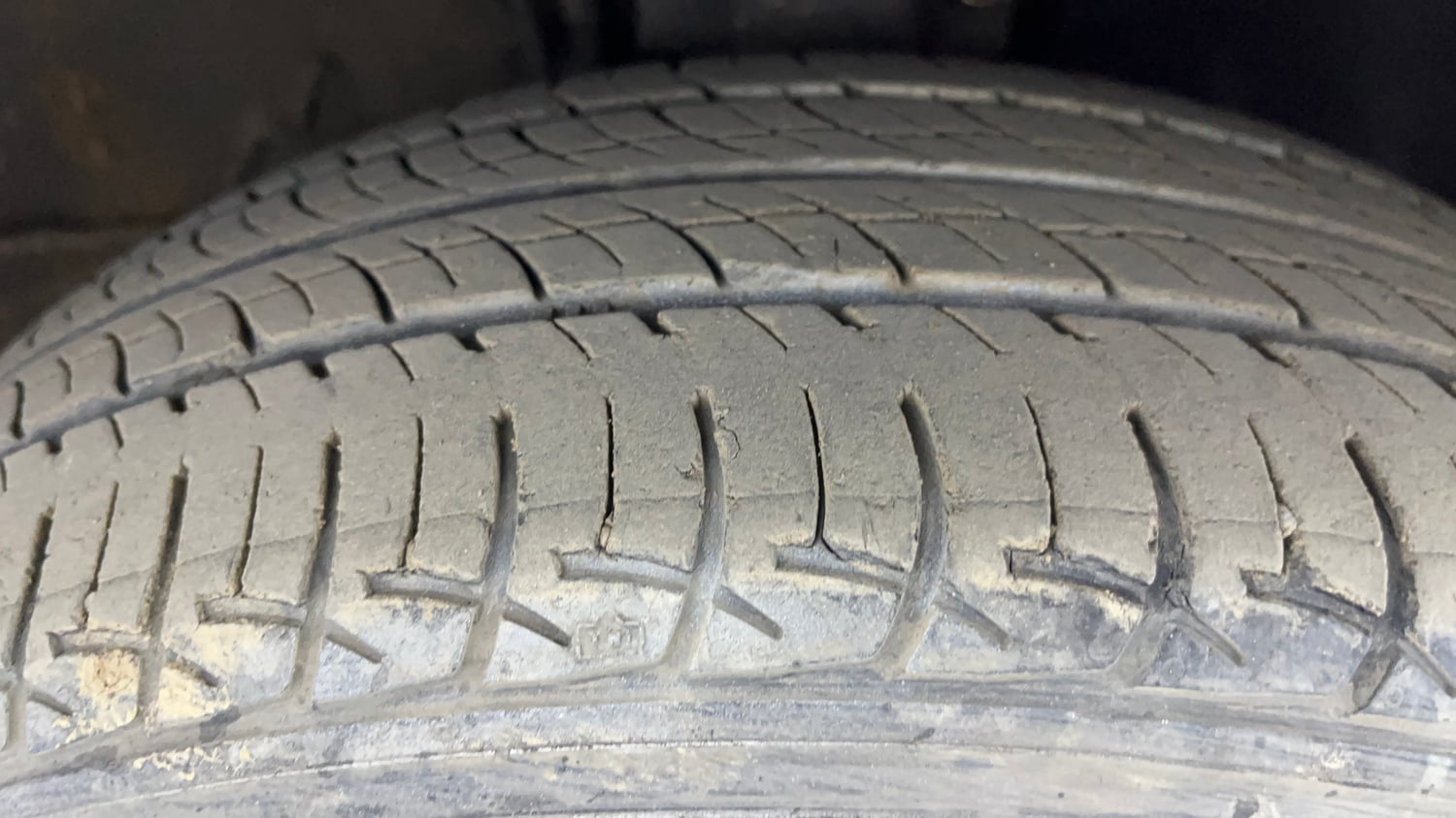 Used 2016 Volkswagen Vento Comfortline Diesel Diesel Manual tyres RIGHT FRONT TYRE TREAD VIEW