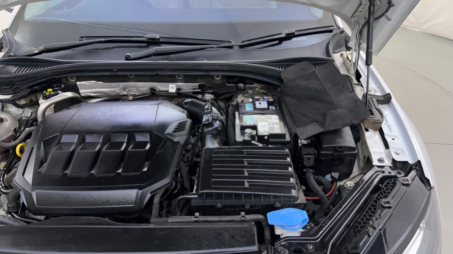Used 2020 Skoda Superb L&K AT Petrol Automatic engine ENGINE LEFT SIDE HINGE & APRON VIEW