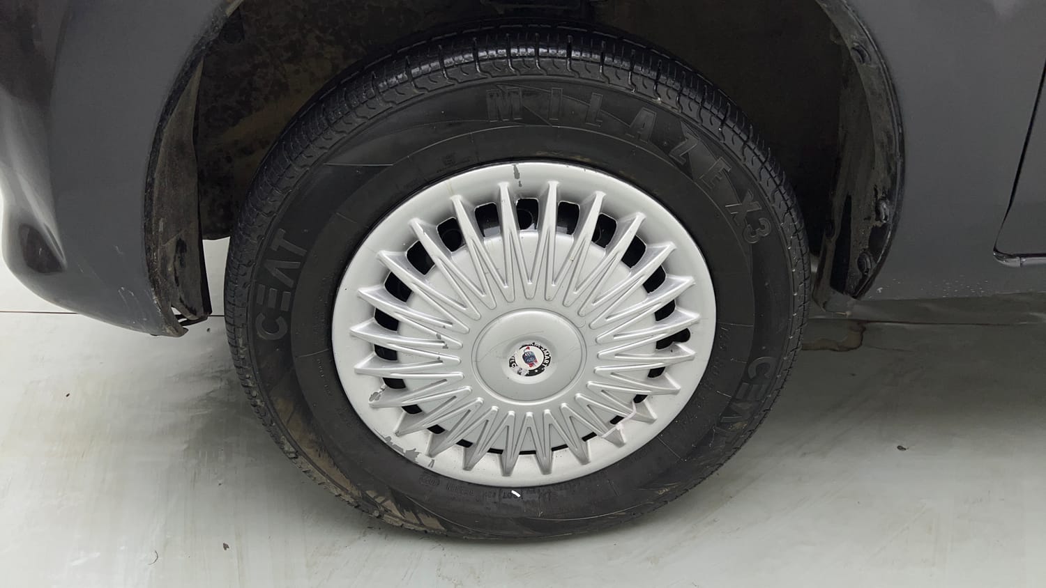 Used 2016 Maruti Suzuki Alto 800 VXi Petrol Manual tyres LEFT FRONT TYRE RIM VIEW