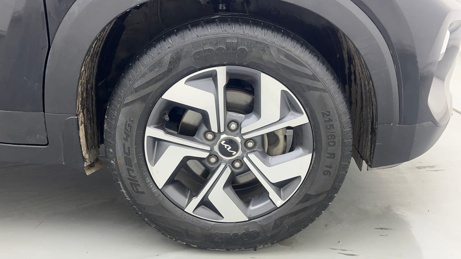 Used 2023 Kia Sonet HTX 1.0 DCT Petrol Automatic tyres RIGHT FRONT TYRE RIM VIEW