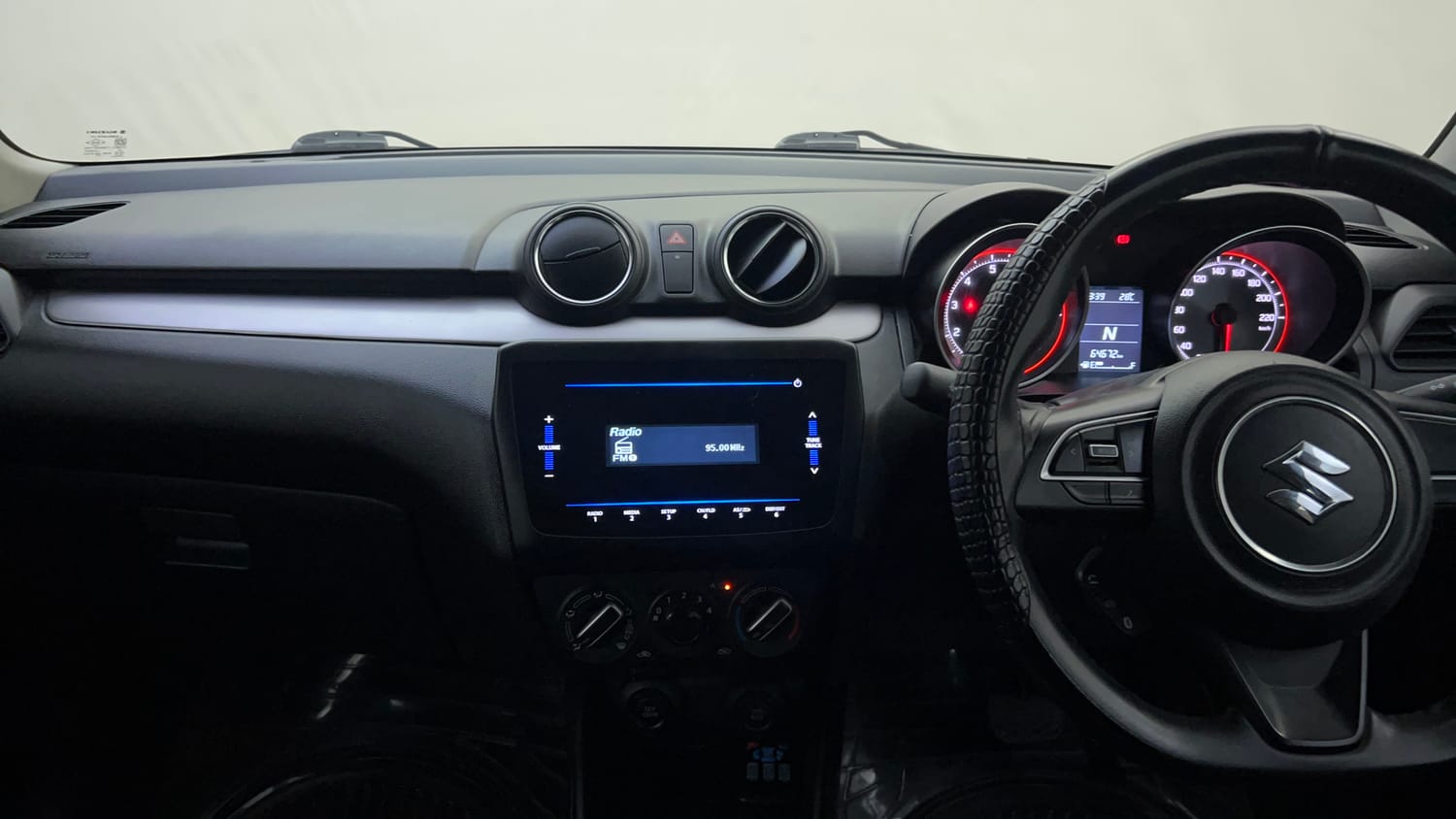 Used 2022 Maruti Suzuki Swift VXi AMT Petrol Automatic interior MUSIC SYSTEM & AC CONTROL VIEW
