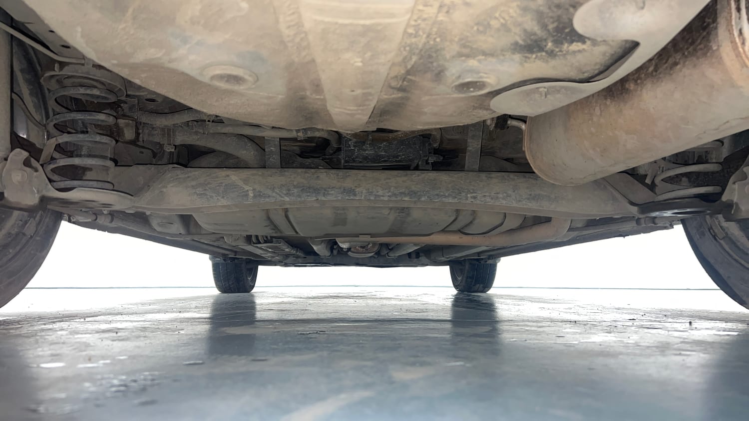 Used 2018 Hyundai Verna SX (O) 1.6 VTVT AT Petrol Automatic extra REAR UNDERBODY VIEW (TAKEN FROM REAR)