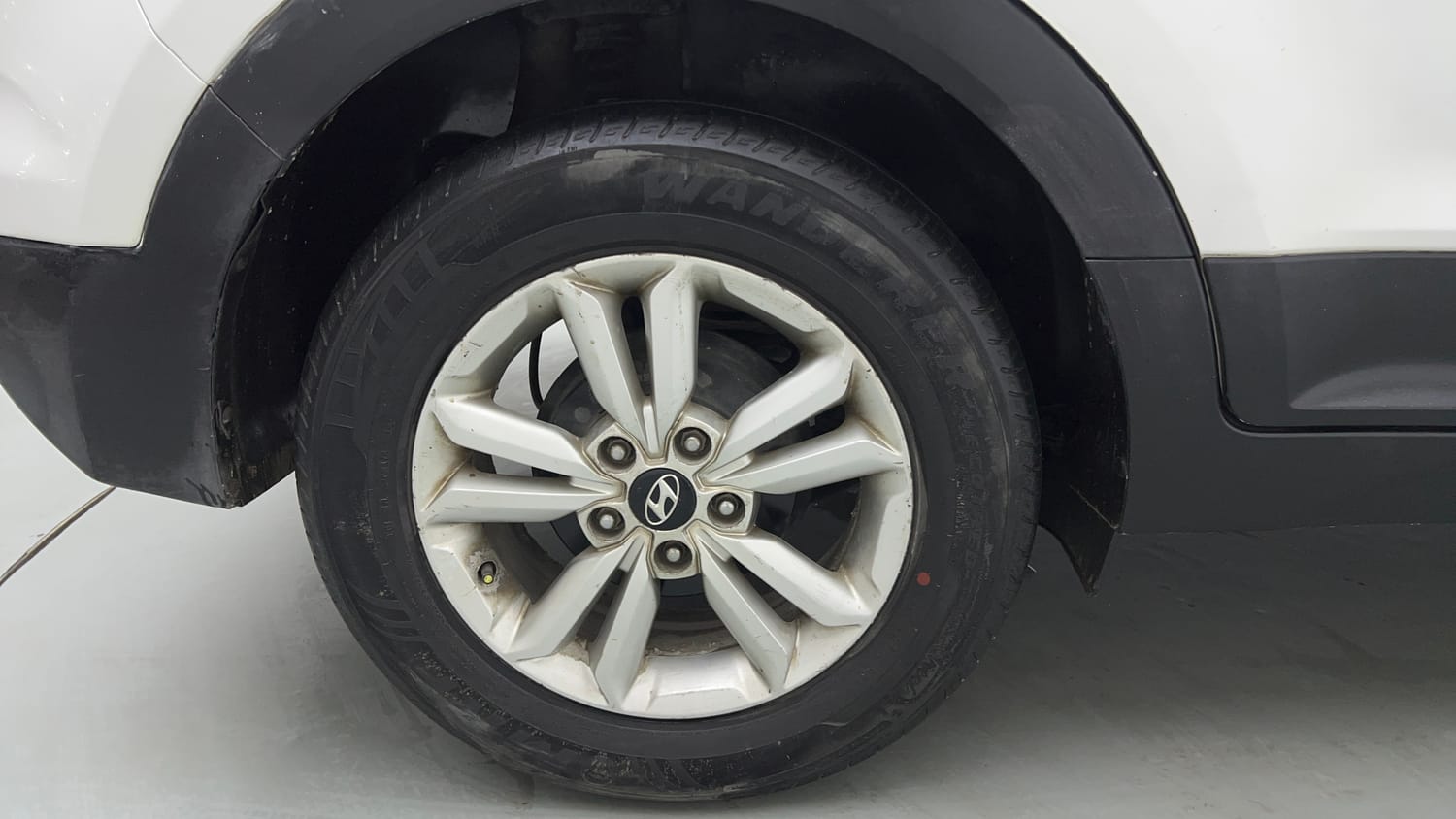 Used 2015 Hyundai Creta 1.6 SX Plus Petrol Petrol Manual tyres RIGHT REAR TYRE RIM VIEW