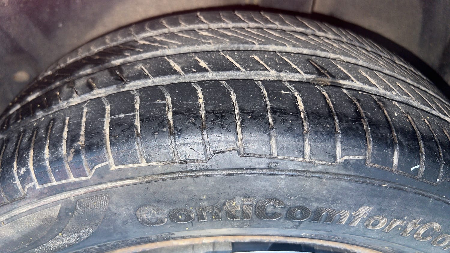 Used 2014 Volkswagen Polo Comfortline 1.2L (P) Petrol Manual tyres LEFT REAR TYRE TREAD VIEW