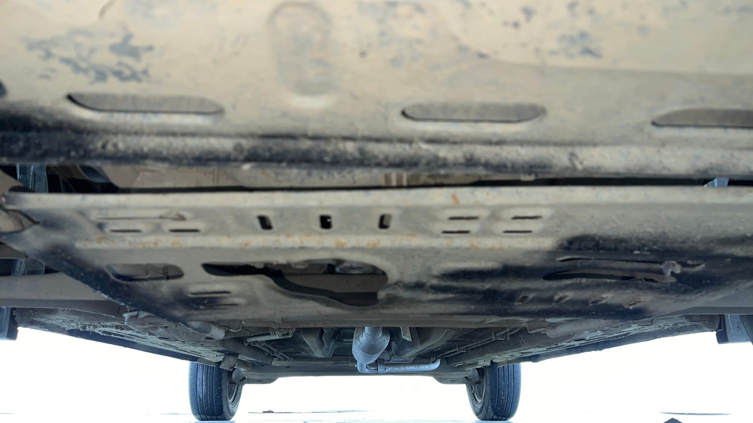 Used 2023 Renault Kiger RXT MT Petrol Manual extra FRONT LEFT UNDERBODY VIEW