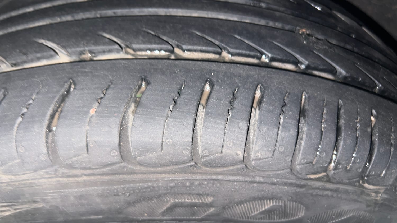 Used 2021 Ford EcoSport Titanium Plus 1.5L Ti-VCT AT Petrol Automatic tyres LEFT REAR TYRE TREAD VIEW