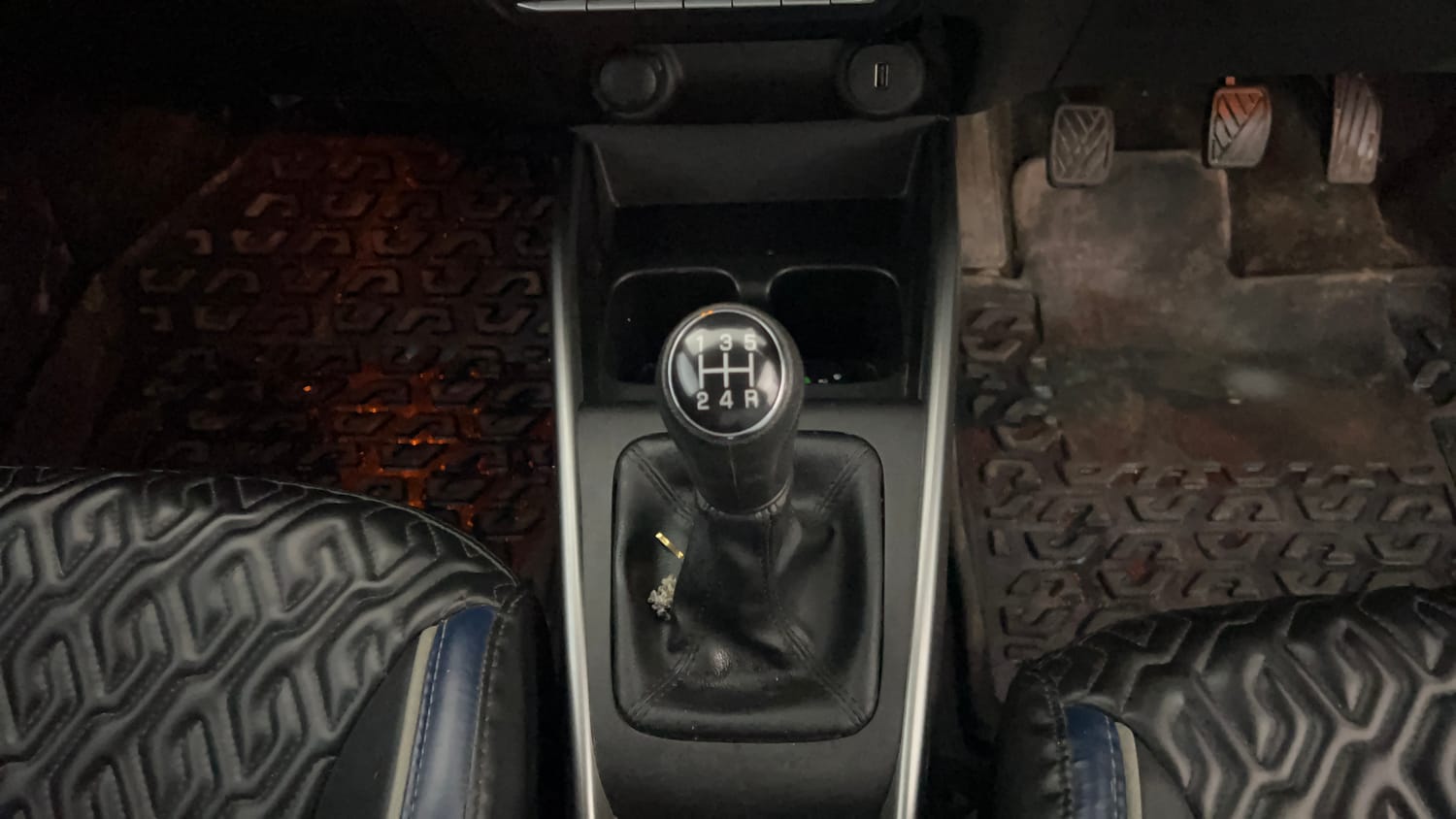 Used 2023 Maruti Suzuki Baleno Zeta MT CNG Cng Manual interior GEAR  KNOB VIEW
