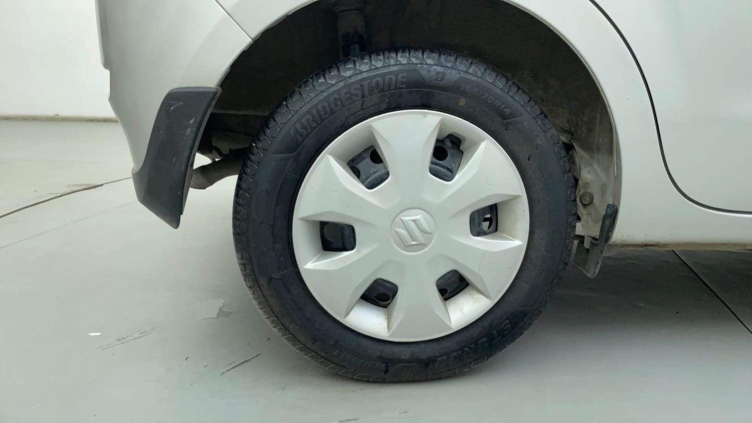 Used 2019 Maruti Suzuki Wagon R VXi 1.2 Petrol Manual tyres RIGHT REAR TYRE RIM VIEW