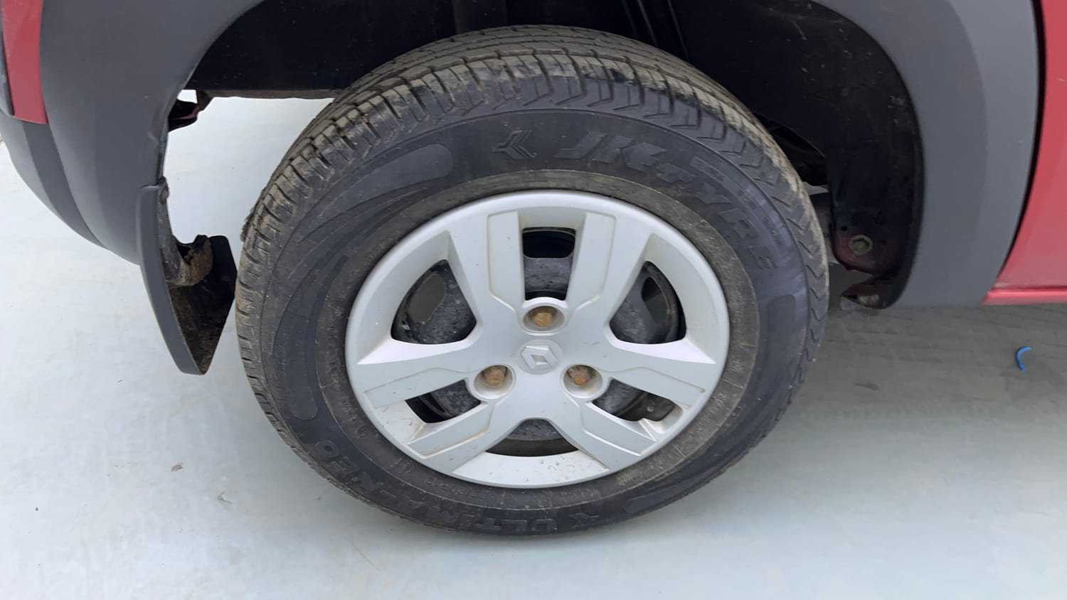 Used 2018 Renault Kwid RXT Petrol Manual tyres RIGHT REAR TYRE RIM VIEW
