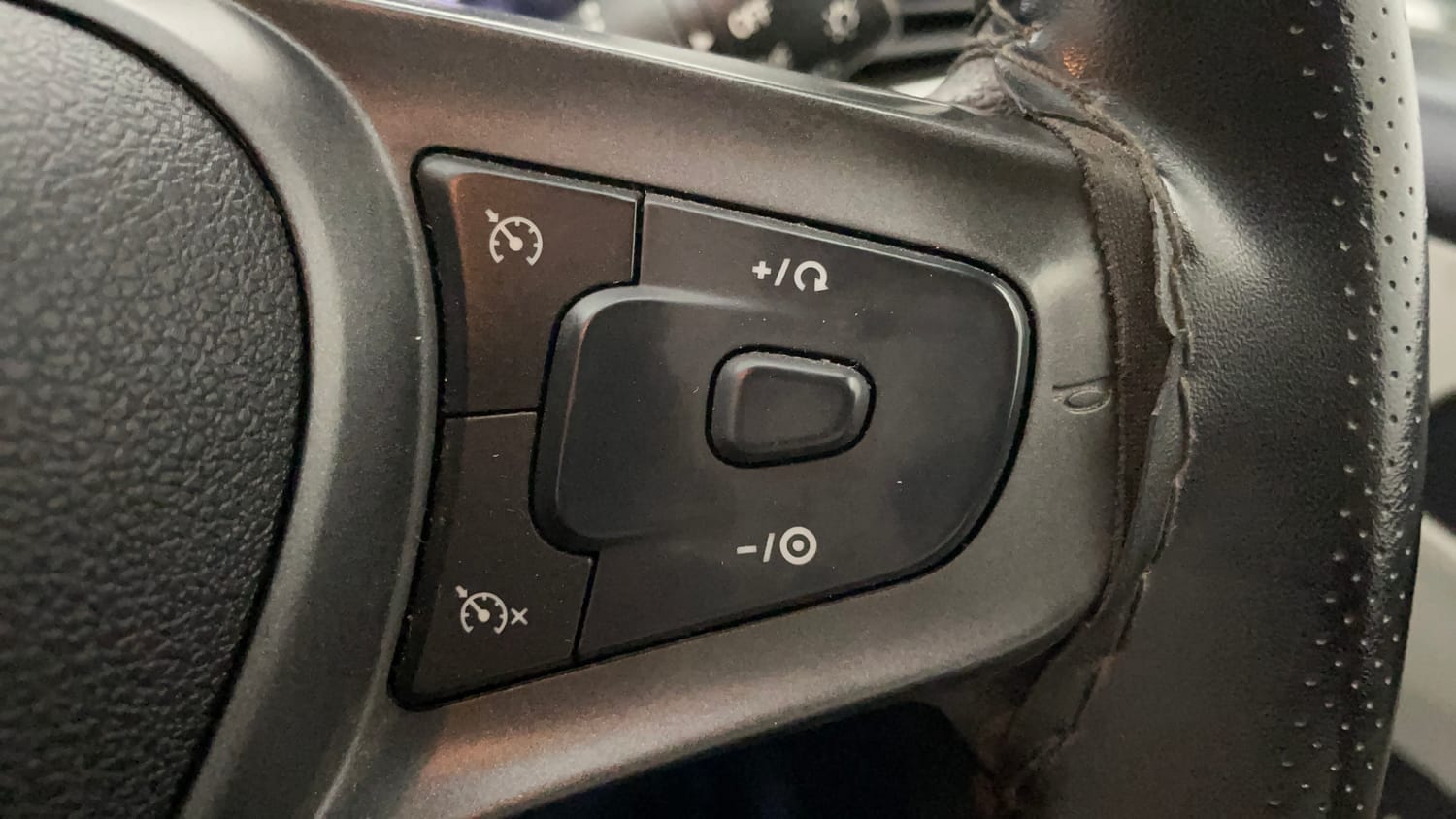Used 2022 Tata Altroz XT Petrol Petrol Manual top_features Cruise control