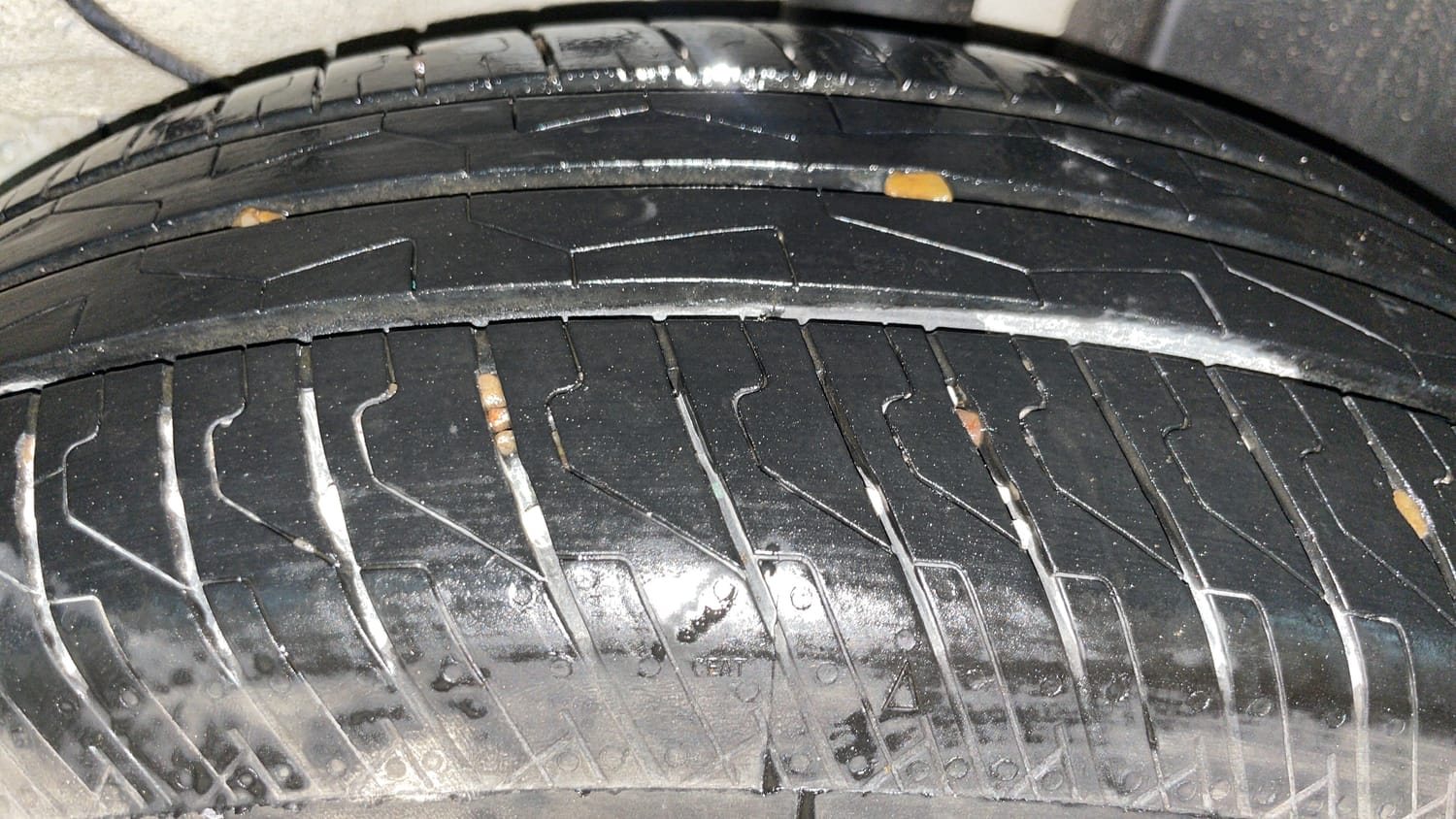 Used 2025 Tata Punch Adventure Sunroof AMT Petrol Automatic tyres LEFT REAR TYRE TREAD VIEW