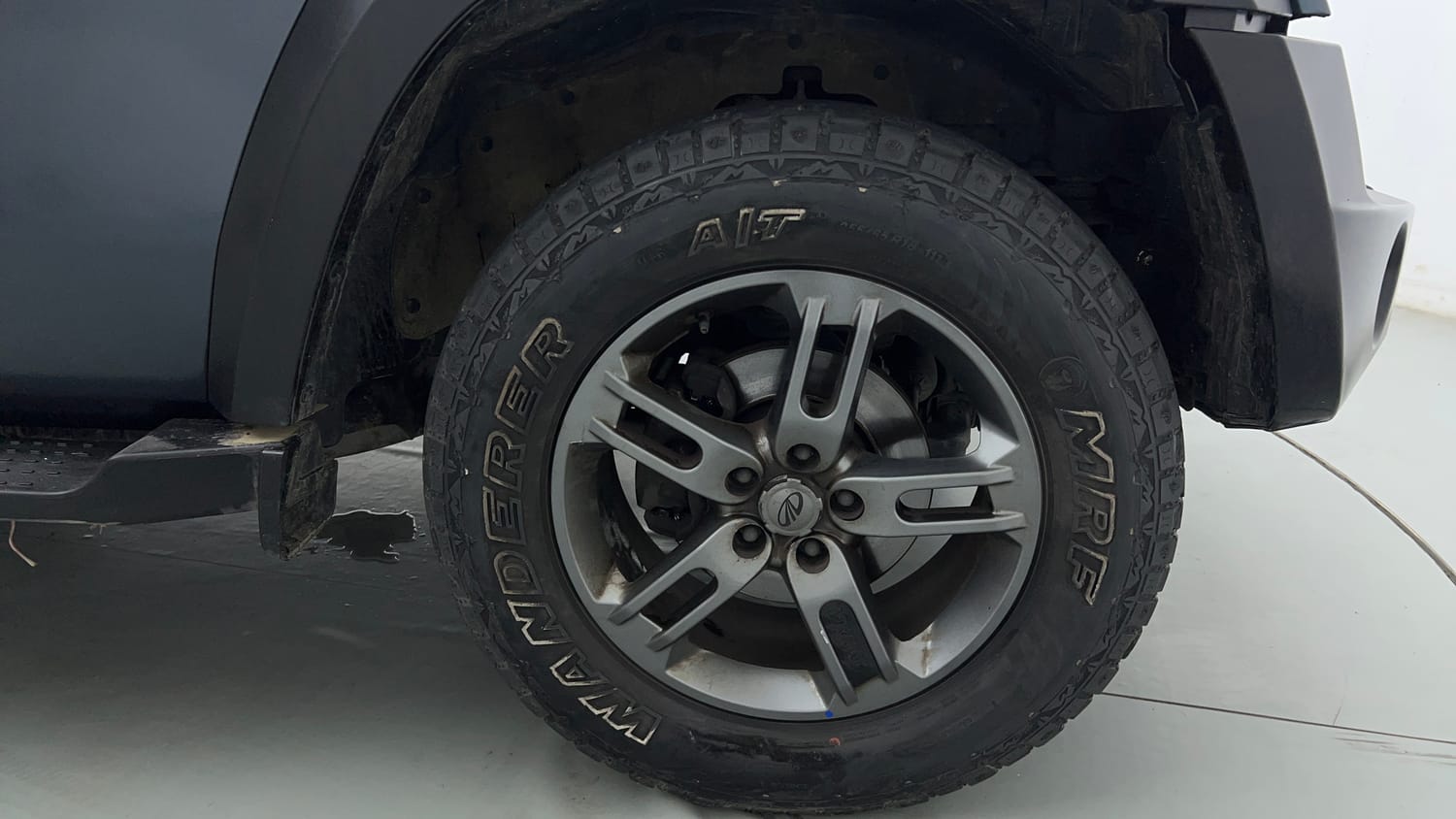 Used 2022 mahindra Thar LX Hard Top Petrol AT 4WD Petrol Automatic tyres RIGHT FRONT TYRE RIM VIEW