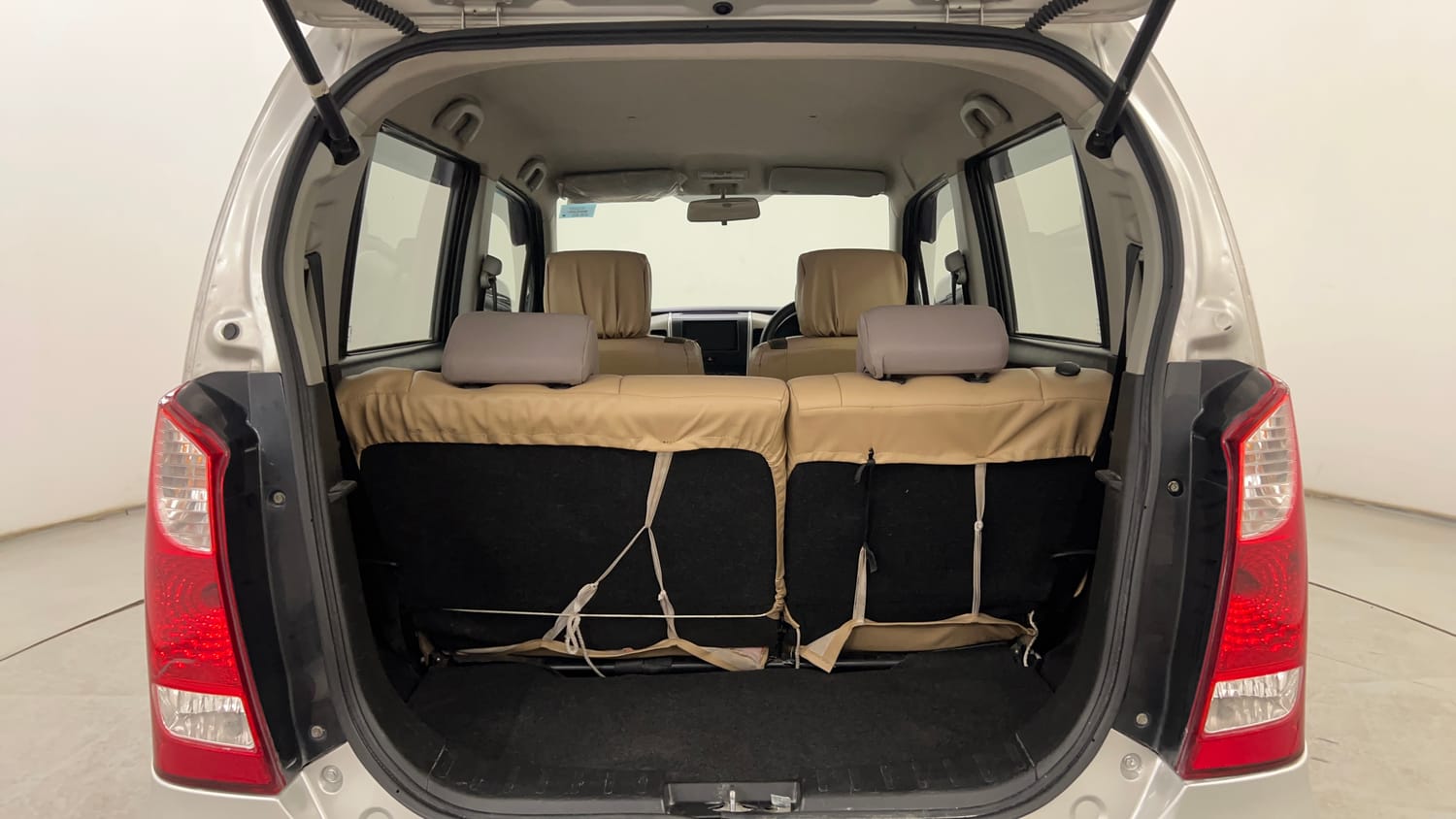 Used 2015 Maruti Suzuki Wagon R VXI Petrol Manual interior DICKY INSIDE VIEW
