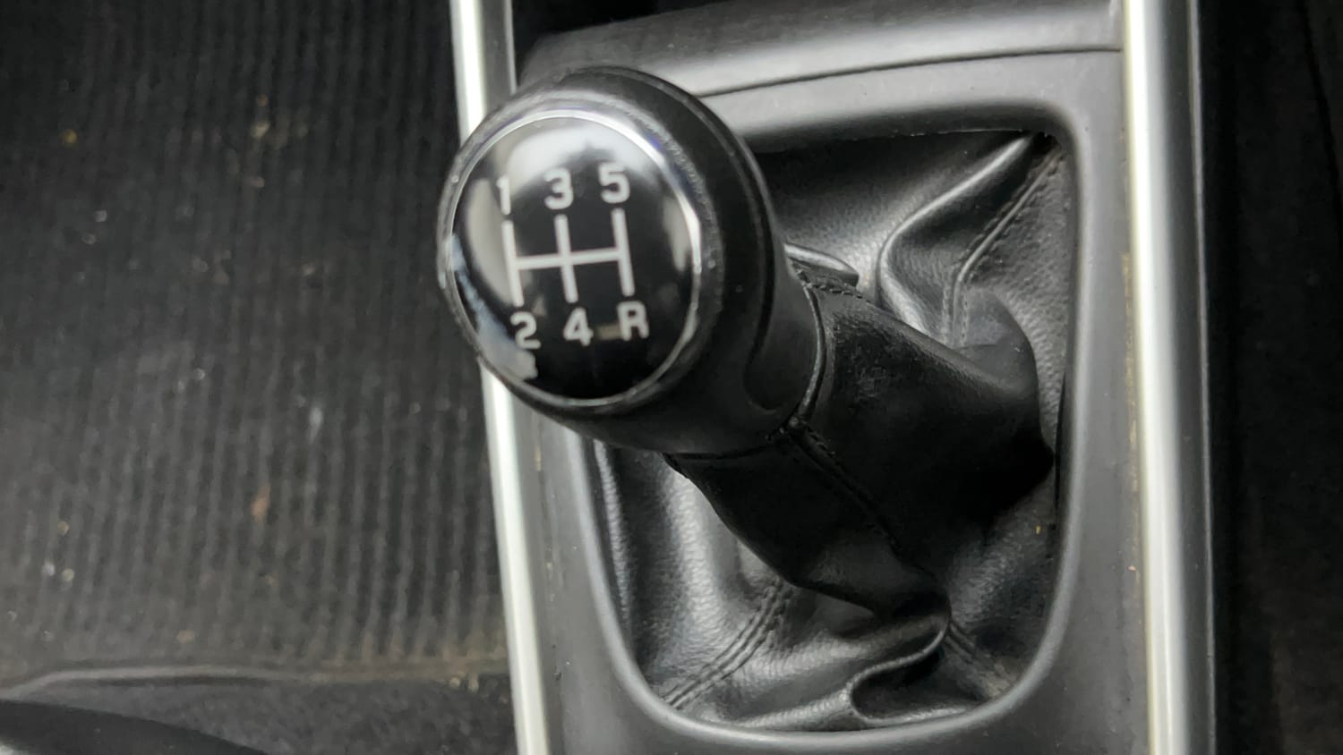 Used 2017 Maruti Suzuki Baleno Delta 1.2 Petrol Manual interior GEAR  KNOB VIEW