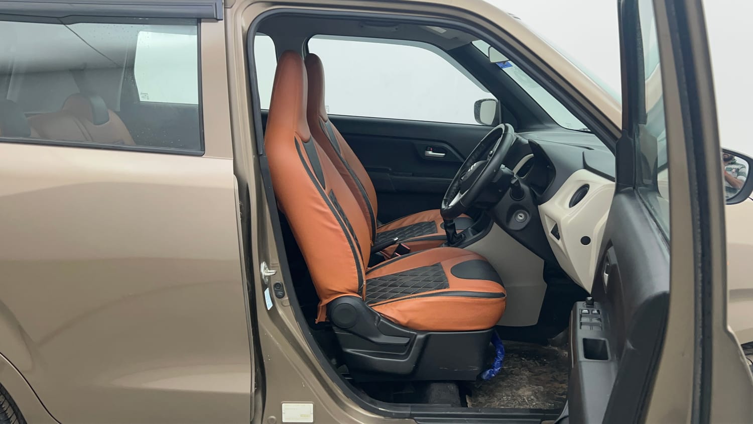 Used 2022 Maruti Suzuki Wagon R VXI 1.0 Petrol Manual interior RIGHT SIDE FRONT DOOR CABIN VIEW