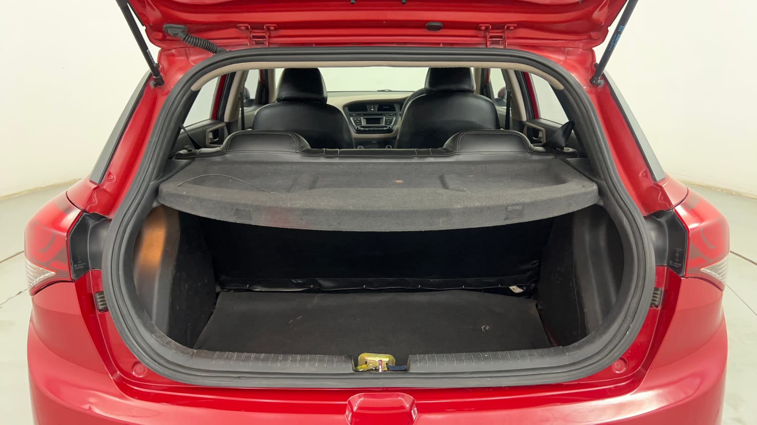 Used 2015 Hyundai Elite i20 Sportz 1.2 Petrol Manual interior DICKY INSIDE VIEW