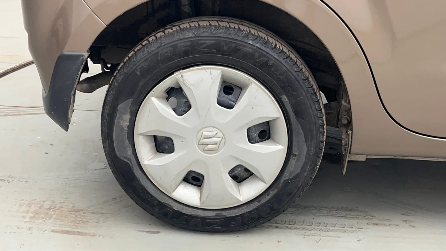 Used 2022 Maruti Suzuki Wagon R VXI 1.0 Petrol Manual tyres RIGHT REAR TYRE RIM VIEW