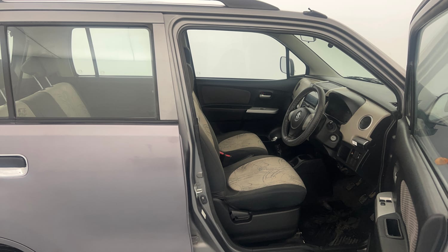 Used 2015 Maruti Suzuki Wagon R LXI Petrol Manual interior RIGHT SIDE FRONT DOOR CABIN VIEW