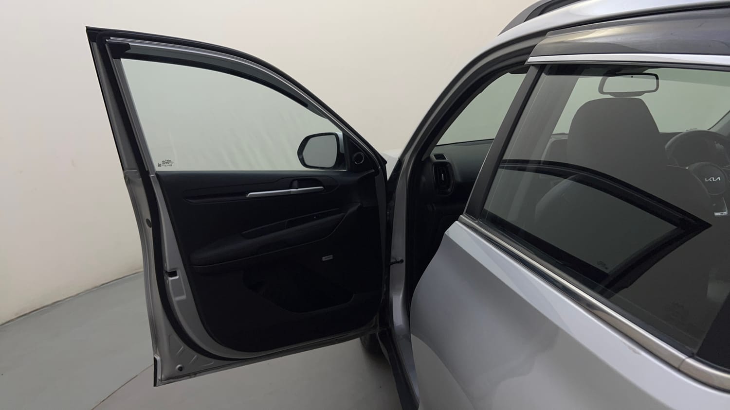 Used 2022 Kia Sonet GTX Plus 1.5 AT Diesel Automatic interior LEFT FRONT DOOR OPEN VIEW