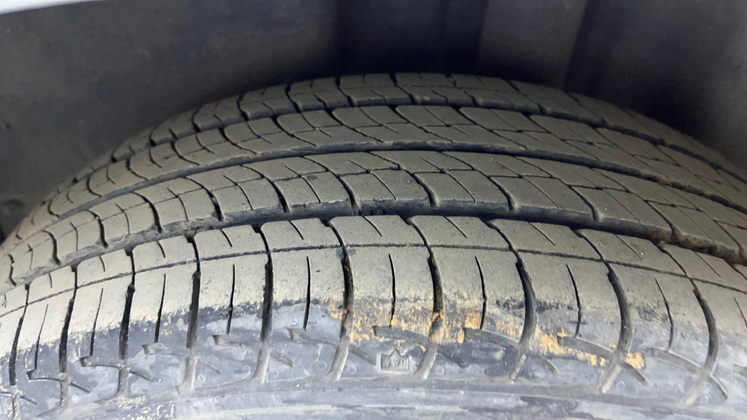 Used 2016 Volkswagen Vento Comfortline Diesel Diesel Manual tyres LEFT REAR TYRE TREAD VIEW