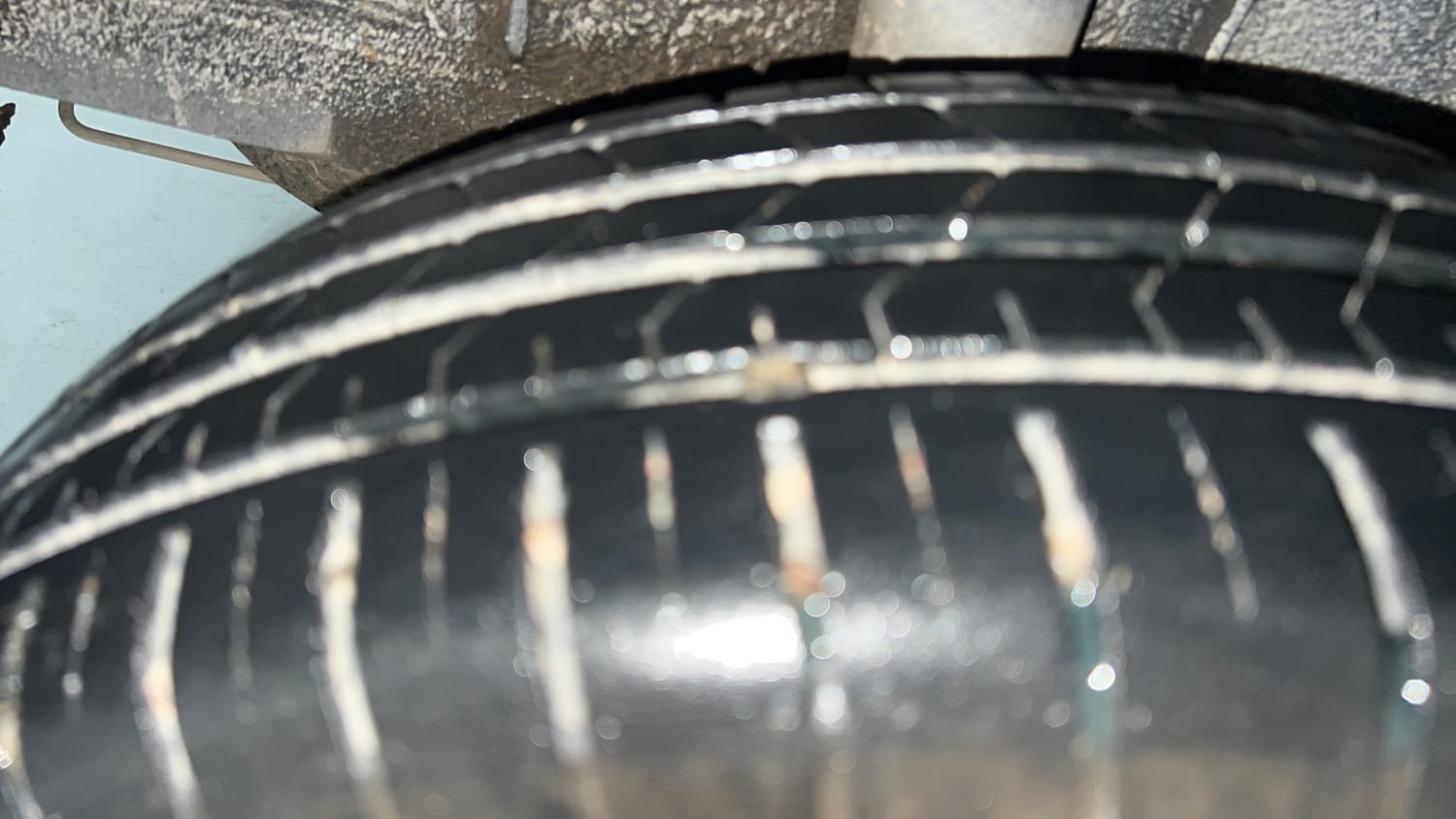 Used 2023 Renault Triber RXZ Dual Tone Petrol Manual tyres RIGHT REAR TYRE TREAD VIEW
