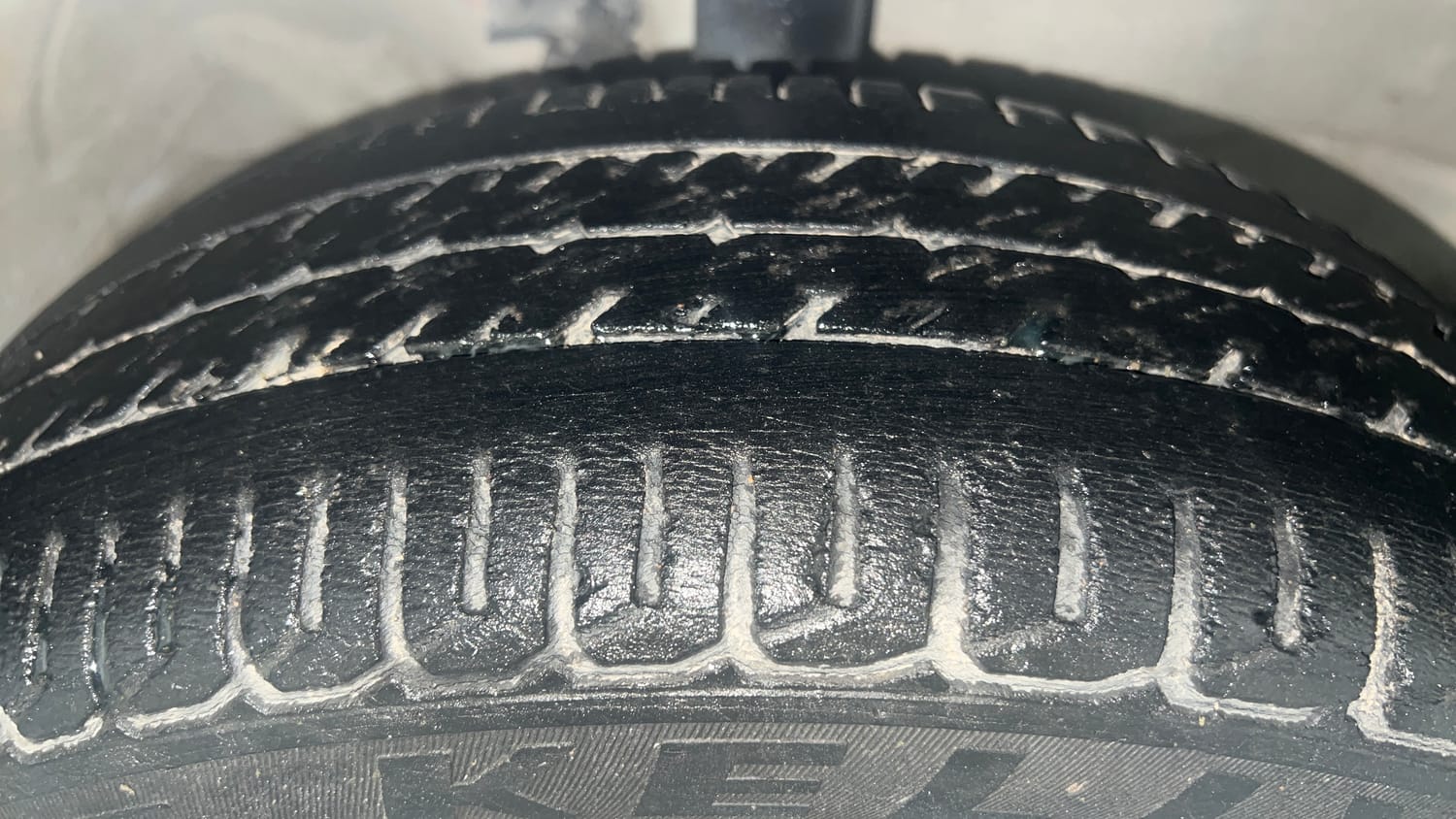 Used 2017 Maruti Suzuki Wagon R VXI+ AMT Petrol Automatic tyres RIGHT FRONT TYRE TREAD VIEW