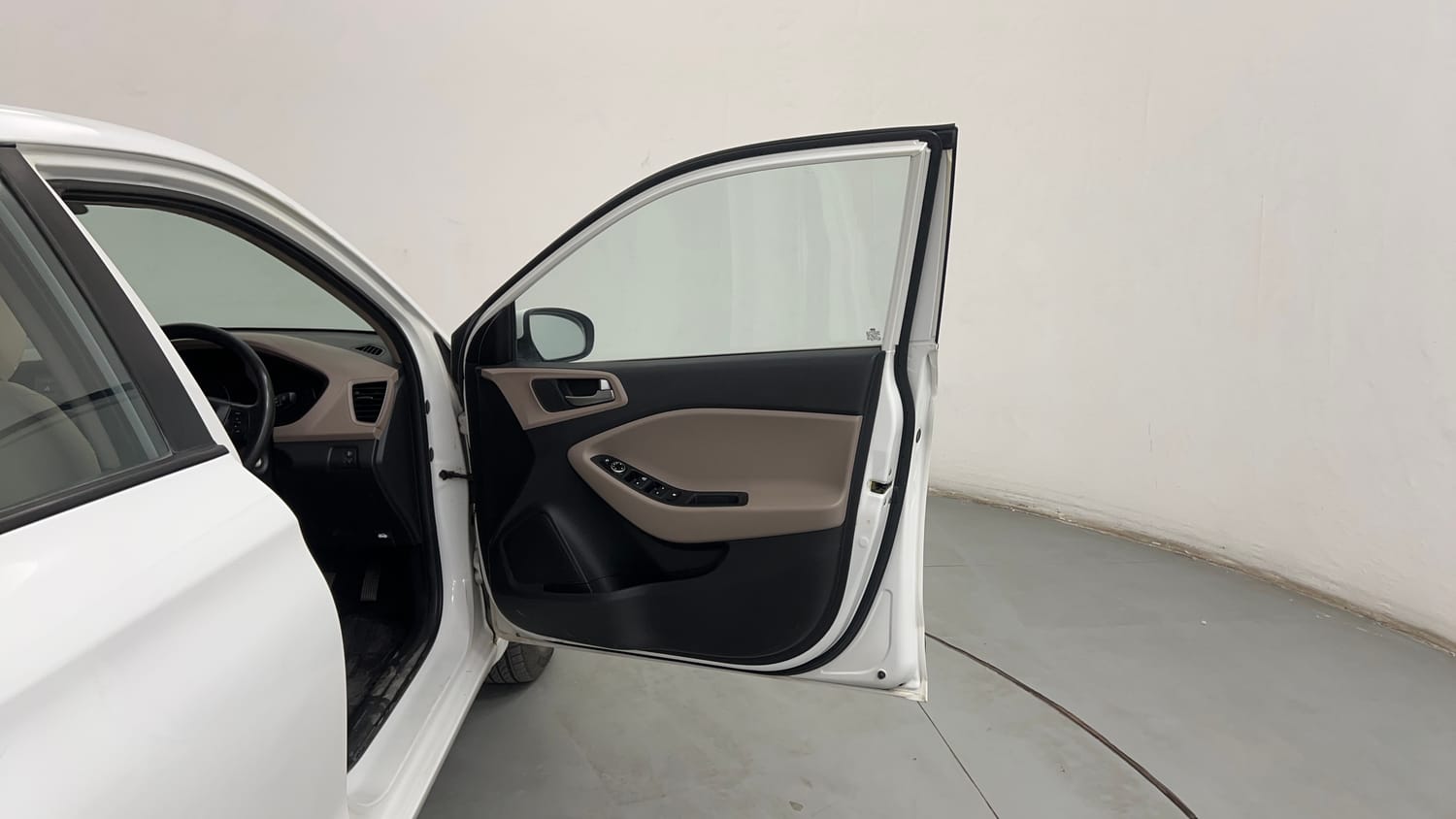 Used 2016 Hyundai Elite i20 Sportz 1.2 Petrol Manual interior RIGHT FRONT DOOR OPEN VIEW