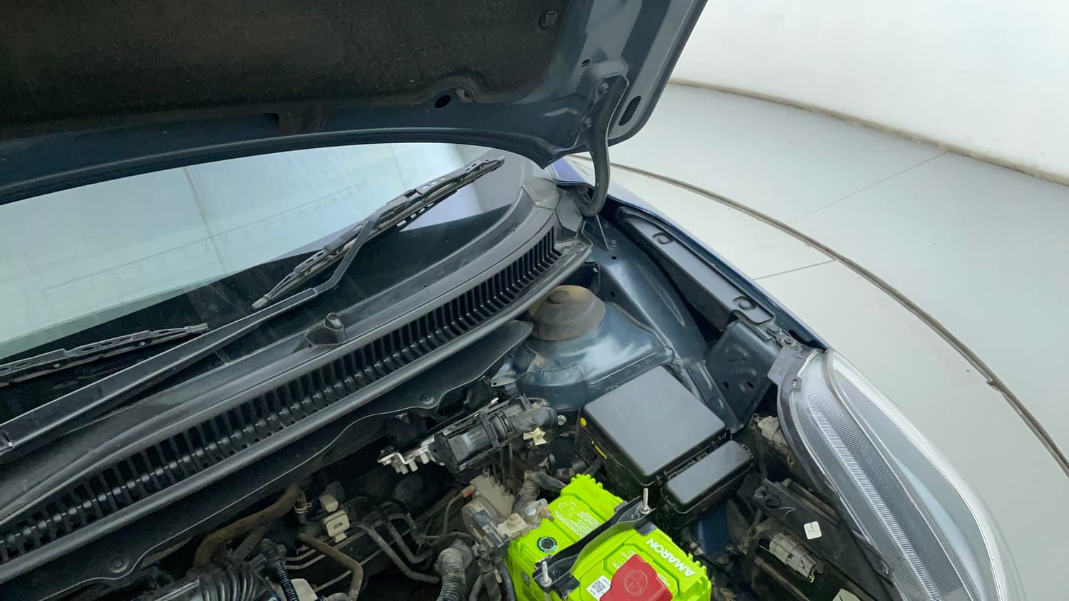 Used 2022 Maruti Suzuki Baleno Delta Petrol Manual engine ENGINE LEFT SIDE HINGE & APRON VIEW