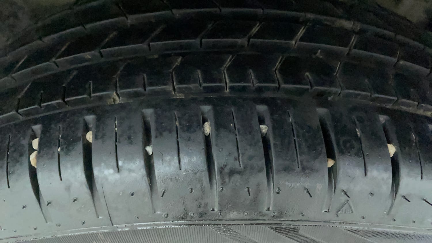 Used 2023 Toyota Glanza V AMT Petrol Automatic tyres RIGHT REAR TYRE TREAD VIEW
