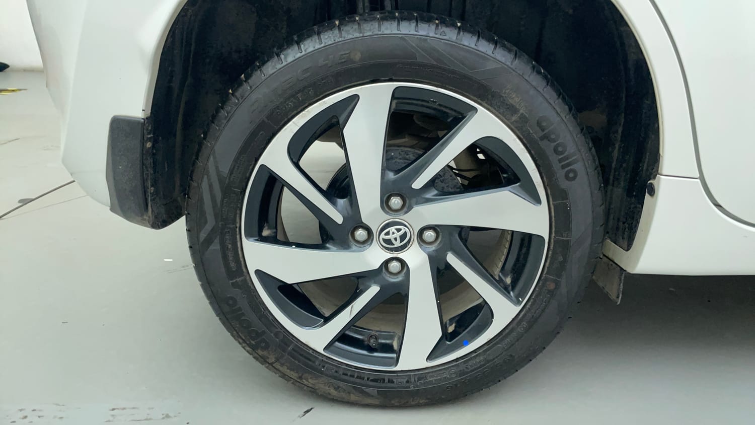 Used 2023 Toyota Glanza V AMT Petrol Automatic tyres RIGHT REAR TYRE RIM VIEW