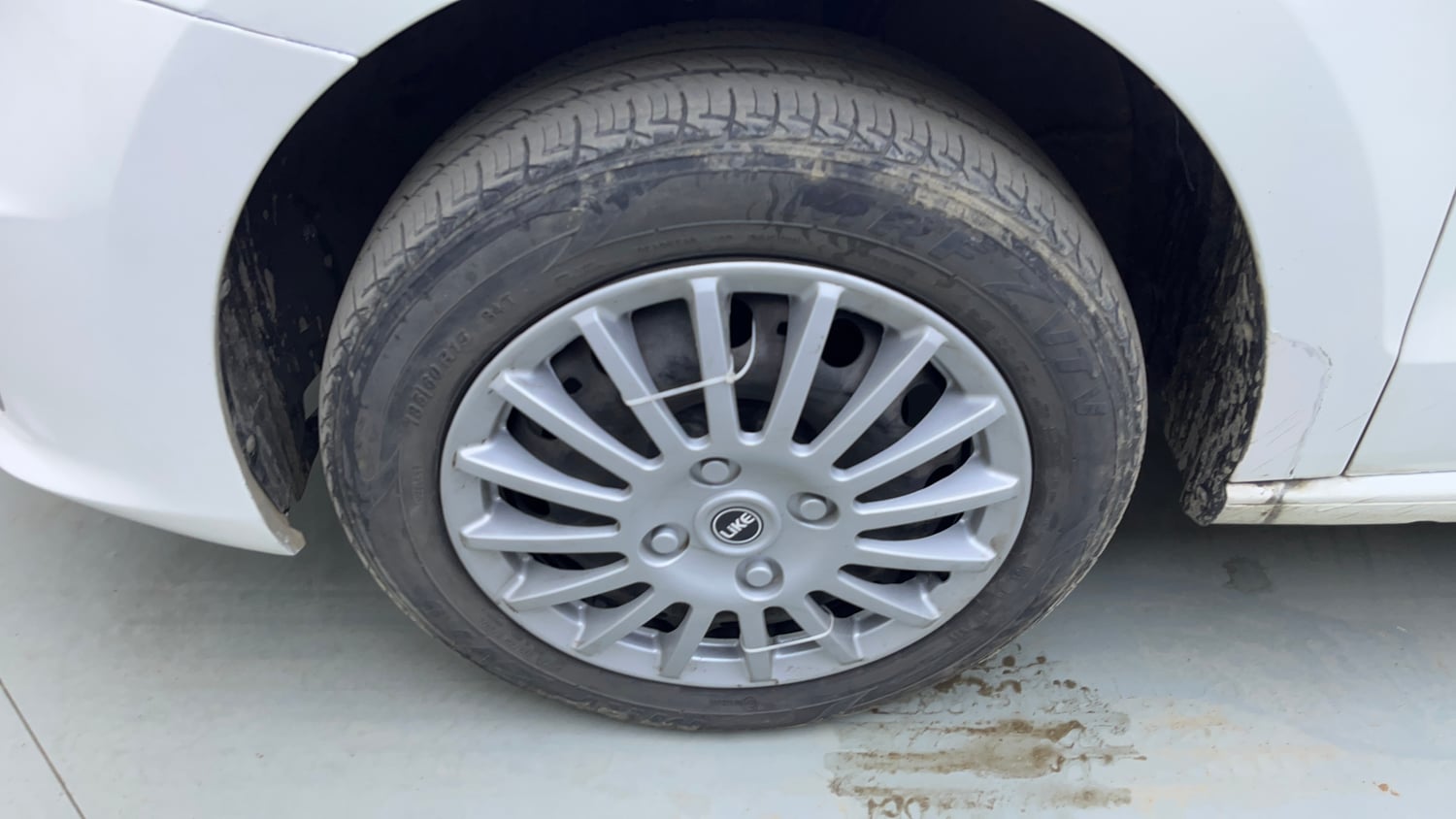 Used 2016 Volkswagen Vento Comfortline Diesel Diesel Manual tyres LEFT FRONT TYRE RIM VIEW