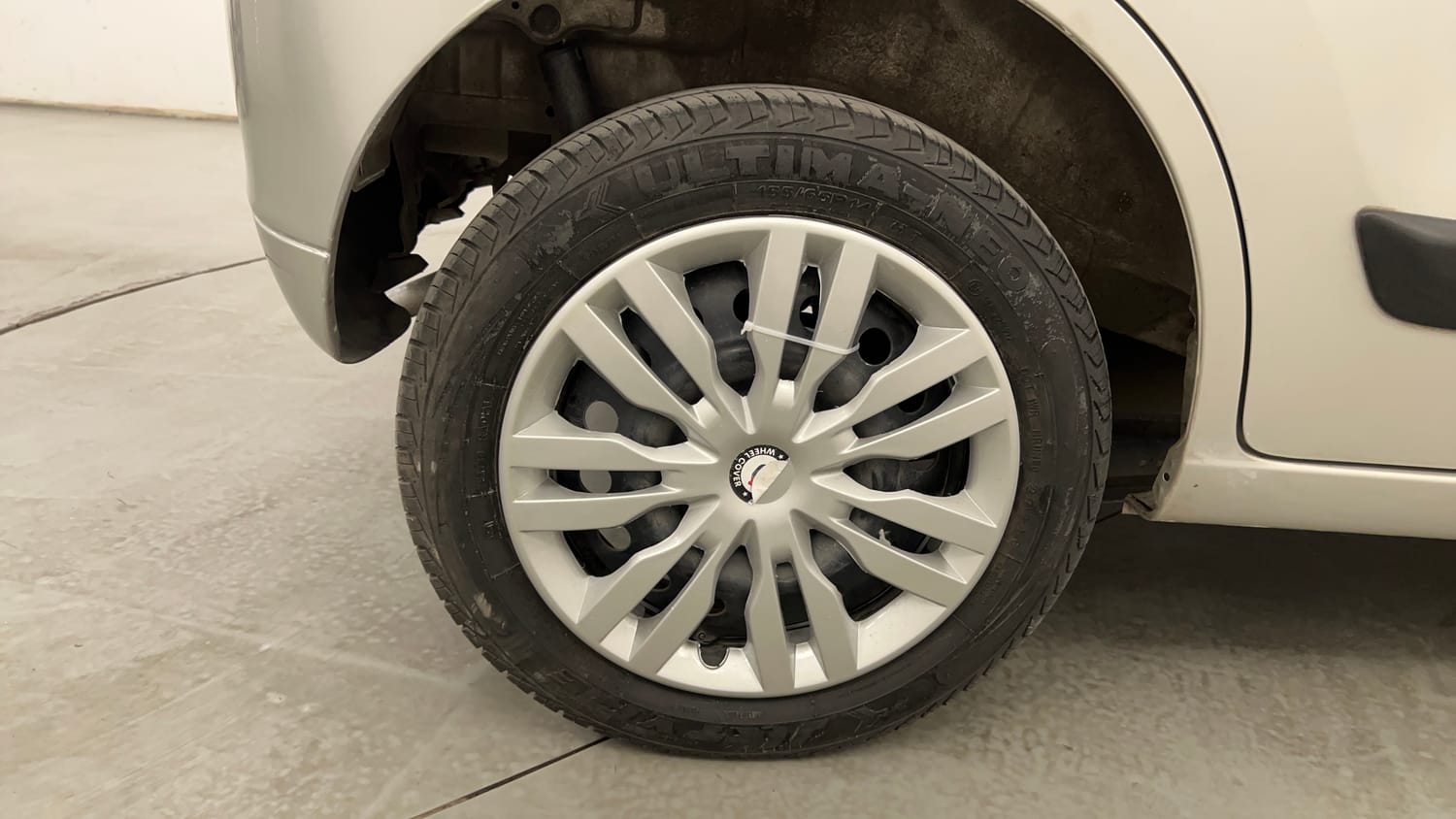 Used 2015 Maruti Suzuki Wagon R VXI Petrol Manual tyres RIGHT REAR TYRE RIM VIEW