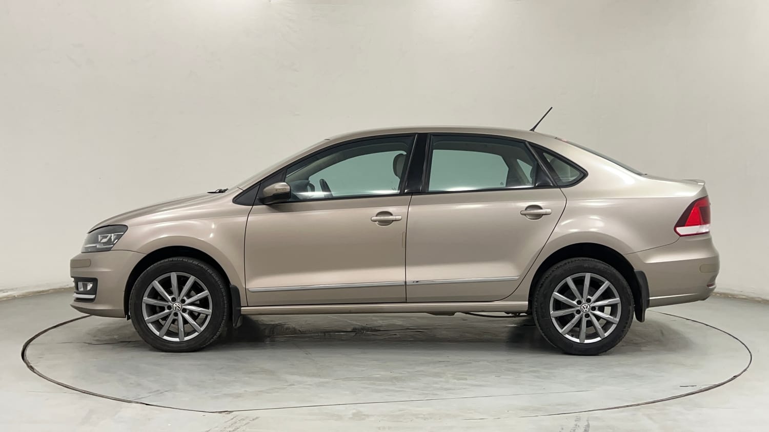 Used 2019 Volkswagen Vento Highline Plus 1.5 AT (D) 16 Alloy Diesel Automatic exterior LEFT SIDE VIEW