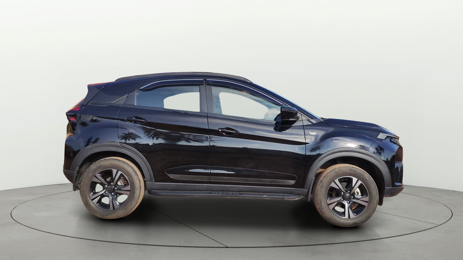 Used 2025 Tata Nexon Creative Plus (S) 1.2 Petrol 6MT Dark Edition Petrol Manual exterior RIGHT SIDE VIEW