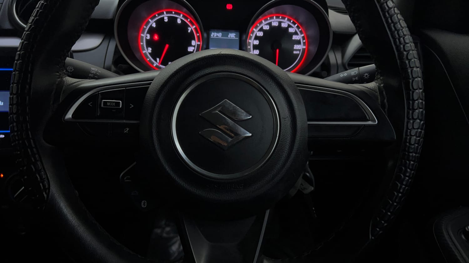 Used 2022 Maruti Suzuki Swift VXi AMT Petrol Automatic top_features Airbags