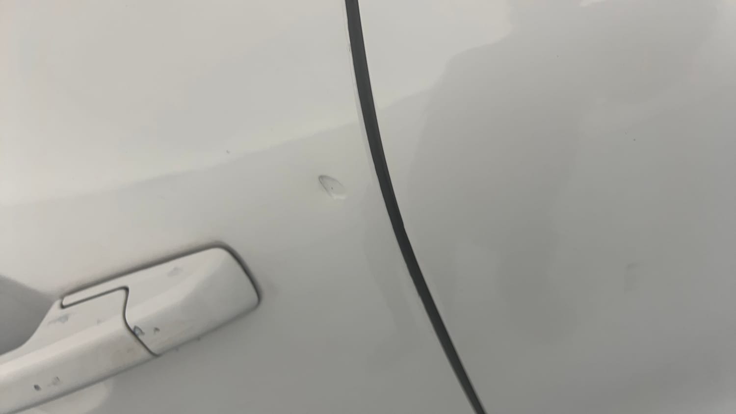 Used 2023 Renault Triber RXZ Dual Tone Petrol Manual dents MINOR DENT