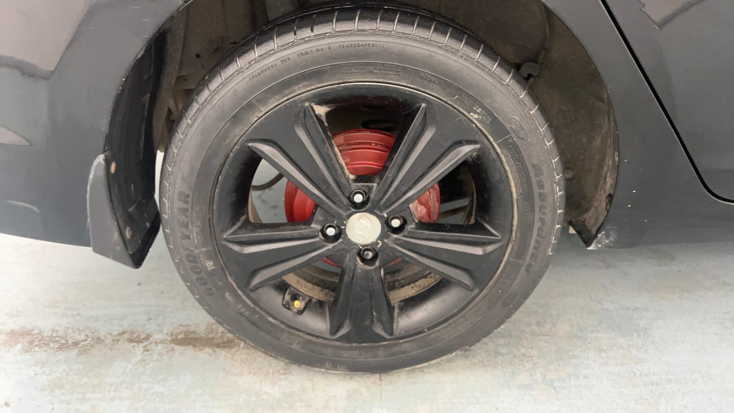 Used 2018 Hyundai Verna SX (O) 1.6 VTVT AT Petrol Automatic tyres RIGHT REAR TYRE RIM VIEW