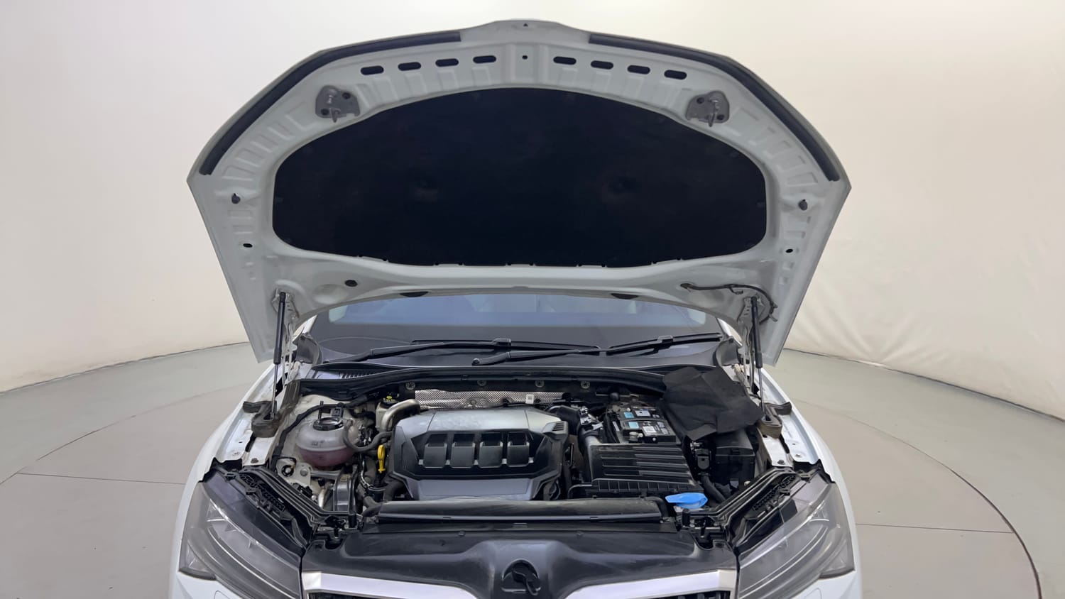 Used 2020 Skoda Superb L&K AT Petrol Automatic engine ENGINE & BONNET OPEN FRONT VIEW