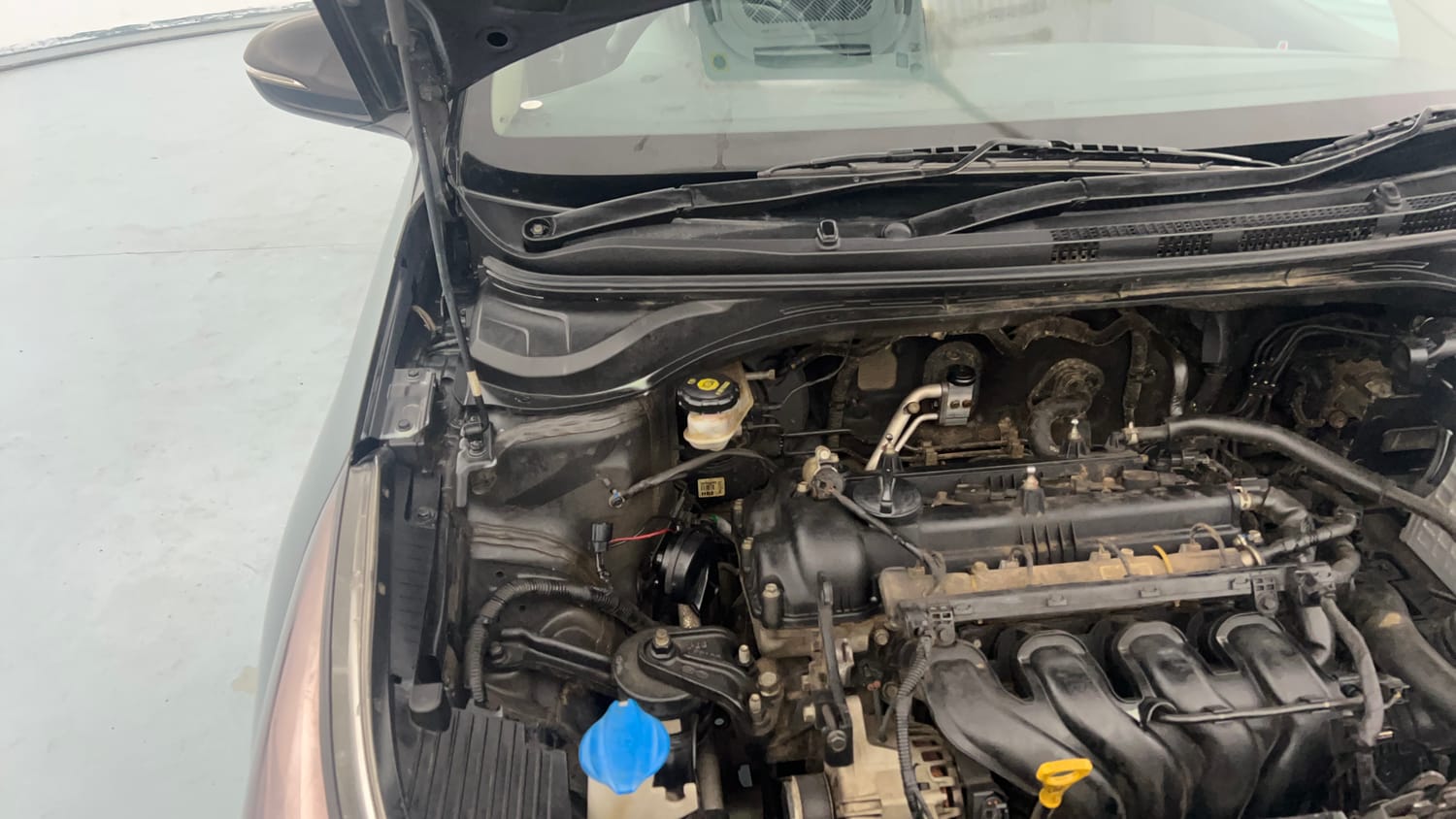 Used 2018 Hyundai Verna SX (O) 1.6 VTVT AT Petrol Automatic engine ENGINE RIGHT SIDE HINGE & APRON VIEW