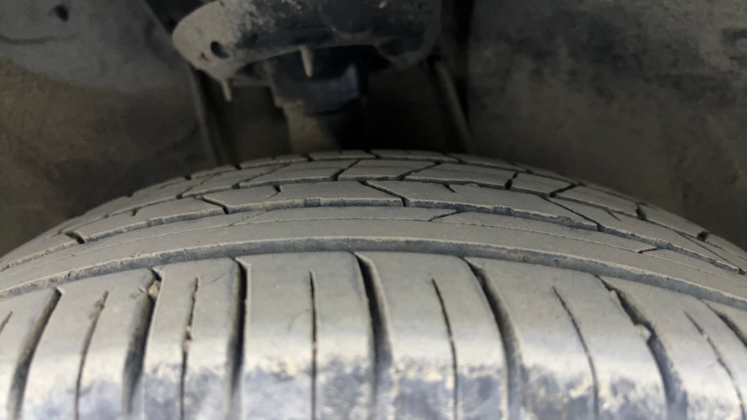 Used 2025 Hyundai New i20 Asta (O) 1.2 IVT Petrol Automatic tyres RIGHT FRONT TYRE TREAD VIEW