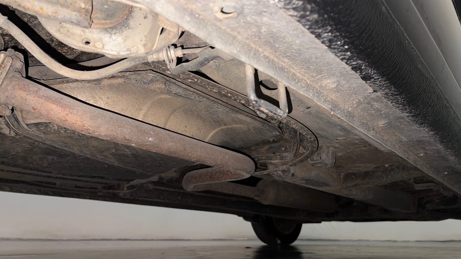 Used 2016 Maruti Suzuki Ertiga ZXI Petrol Manual extra REAR RIGHT UNDERBODY VIEW