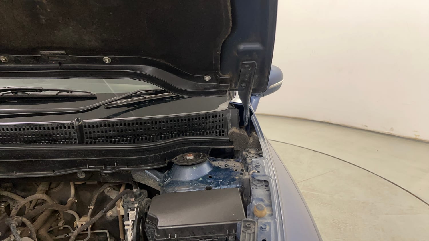 Used 2021 Maruti Suzuki S-Cross Zeta Petrol Manual engine ENGINE LEFT SIDE HINGE & APRON VIEW