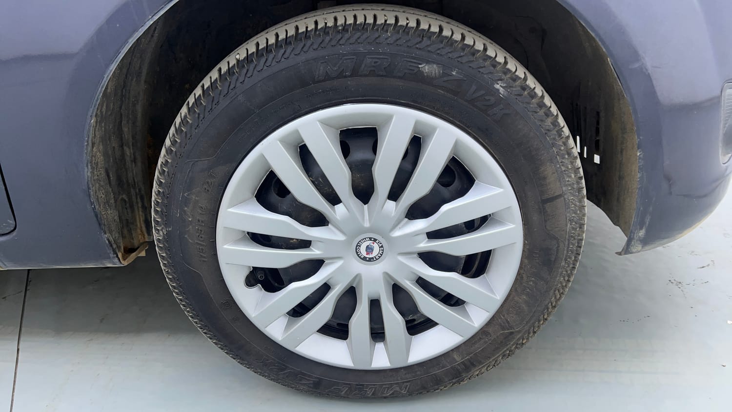 Used 2011 Ford Figo Duratec Petrol Titanium 1.2 Petrol Manual tyres RIGHT FRONT TYRE RIM VIEW