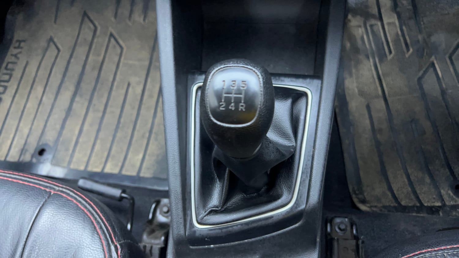 Used 2016 Hyundai Elite i20 Sportz 1.2 Petrol Manual interior GEAR  KNOB VIEW
