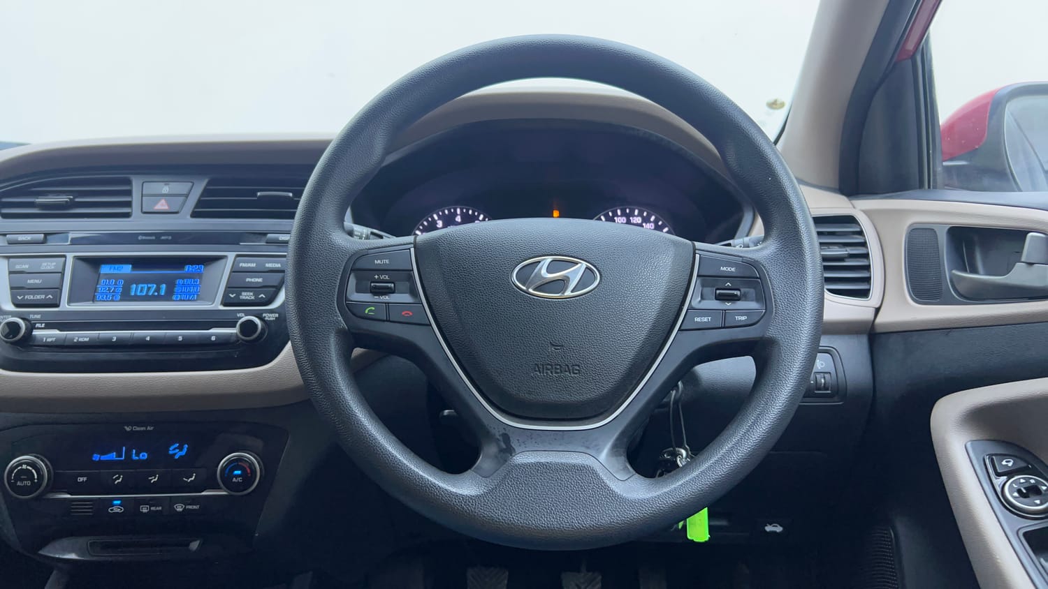Used 2016 Hyundai Elite i20 Sportz 1.2 Petrol Manual interior STEERING VIEW