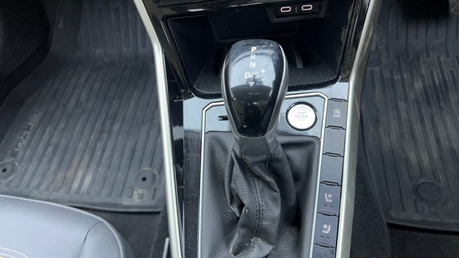 Used 2022 Volkswagen Virtus Topline 1.0 TSI AT Petrol Automatic interior GEAR  KNOB VIEW
